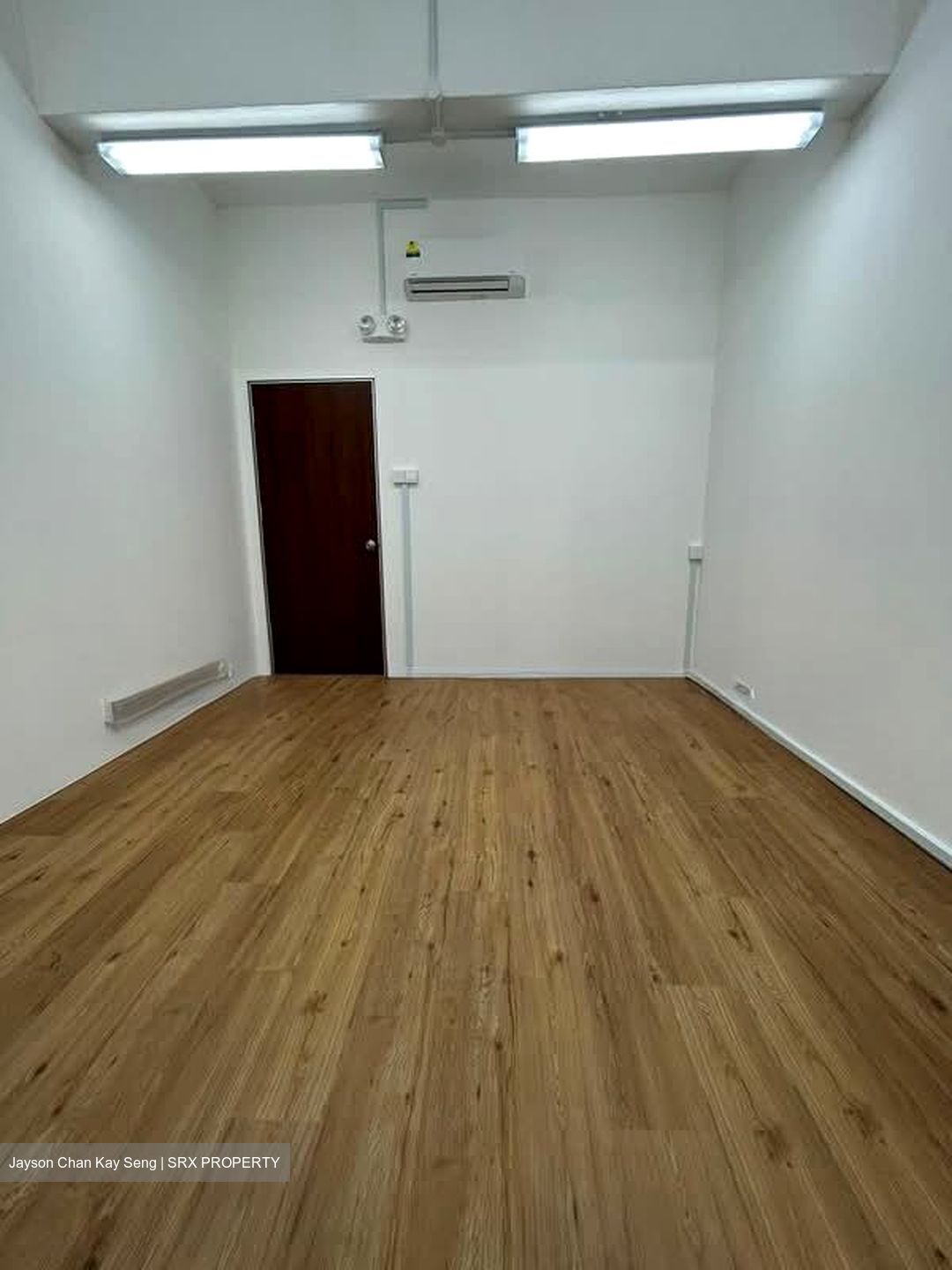 Jurong Gateway Road (D22), Office #577738401